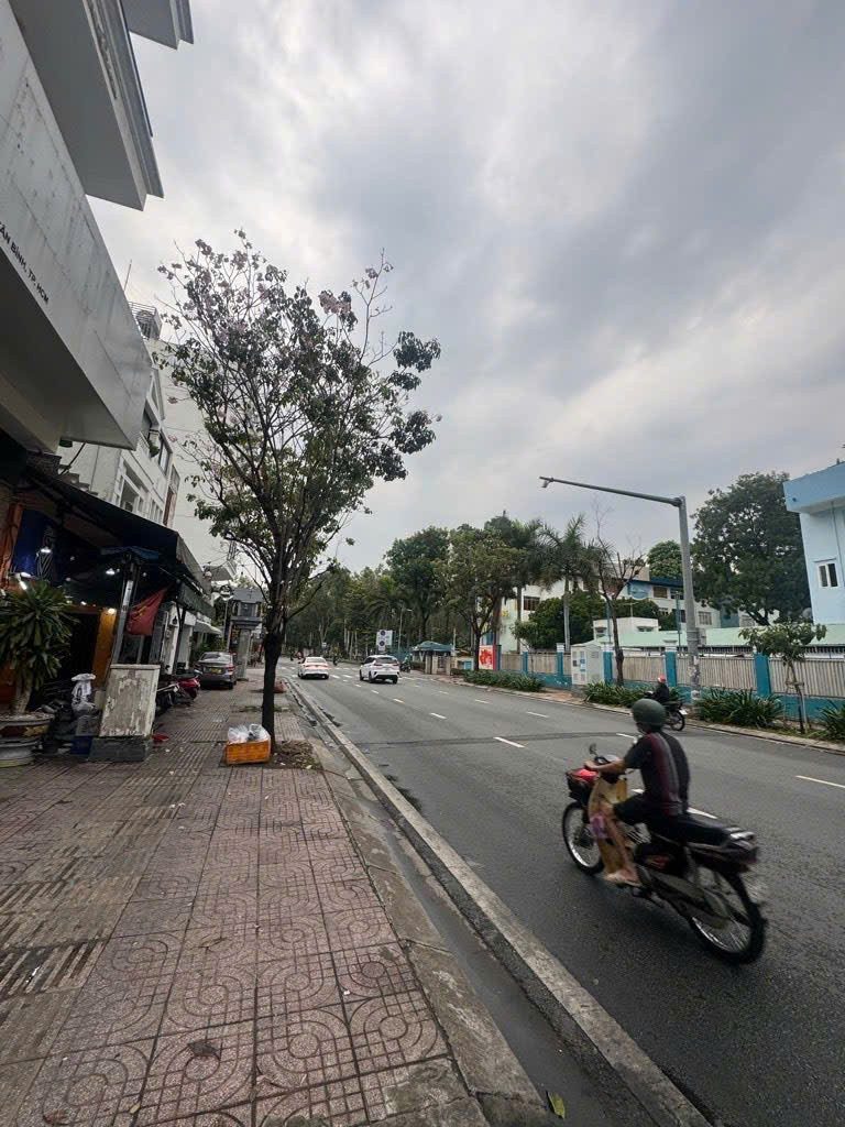 BÁN NHÀ MẶT TIỀN ĐƯỜNG HỒNG HÀ – GẦN SÂN BAY TÂN SƠN NHẤT - 5 TẦNG - 9 PN - NHÀ XỊN SÒ