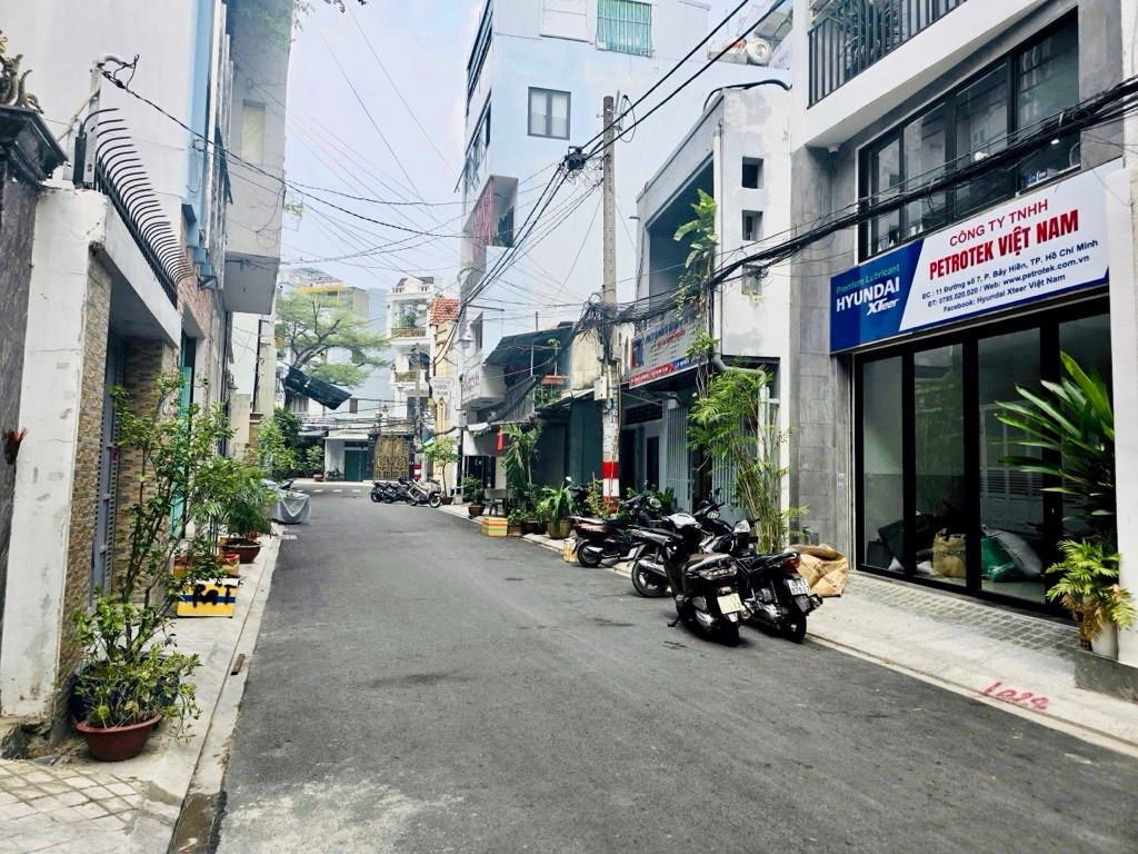 NHÀ BÁN CÁCH 1 CĂN RA MẶT TIỀN - KHU VIP BÀU CÁT - CHỈ 4.86 TỶ