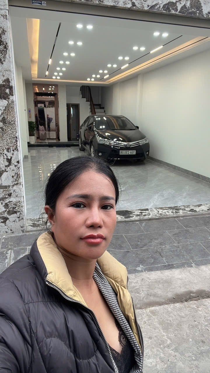 PHỐ TRẠM LONG BIÊN NHÀ HIẾM
