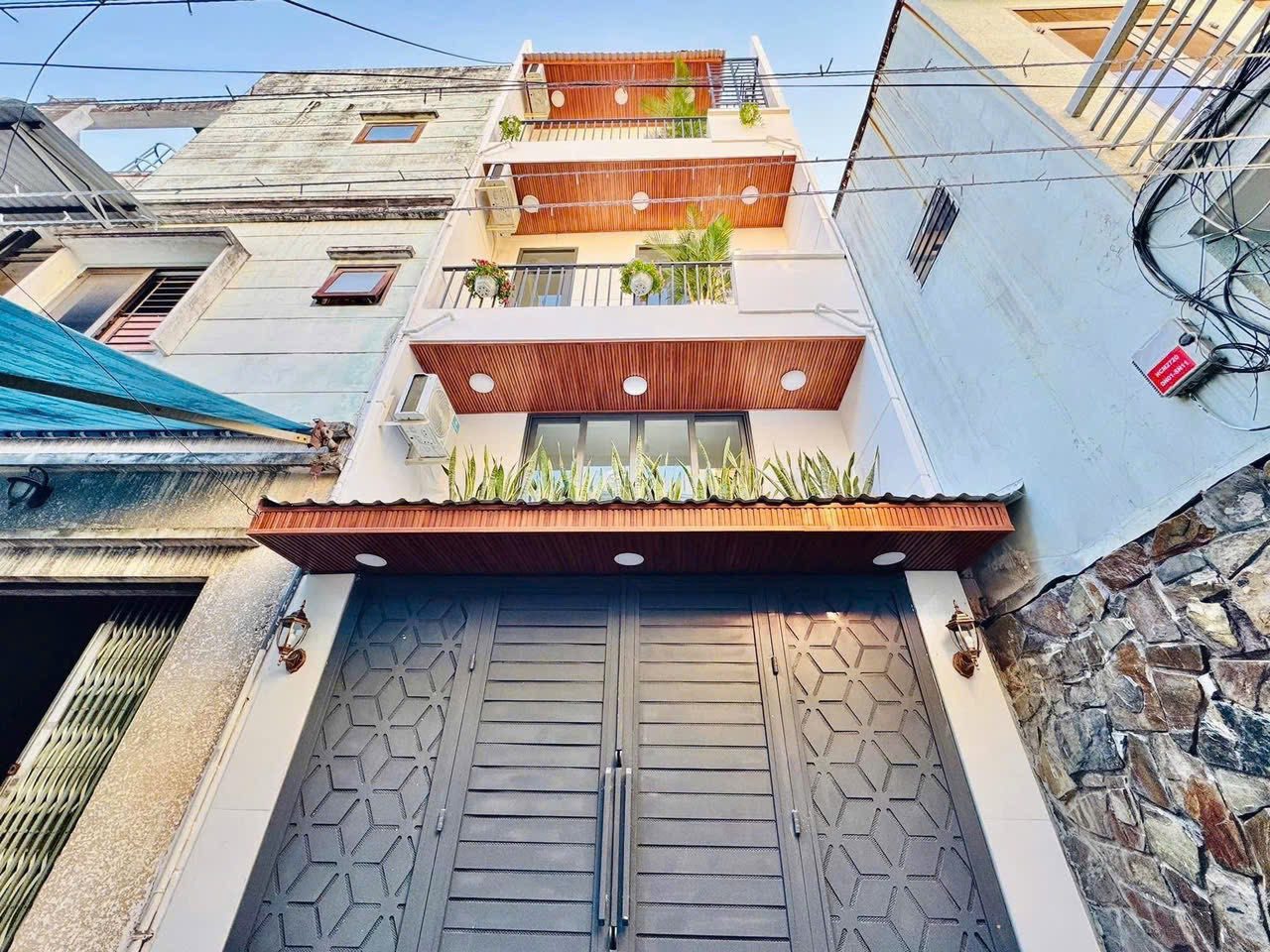 Cơ hội hiếm nhà rẻ nhất thị trường ngay Hùng Vương, Q.10 3tỷ570 66m2. SHR hẻm xe hơi ra vào