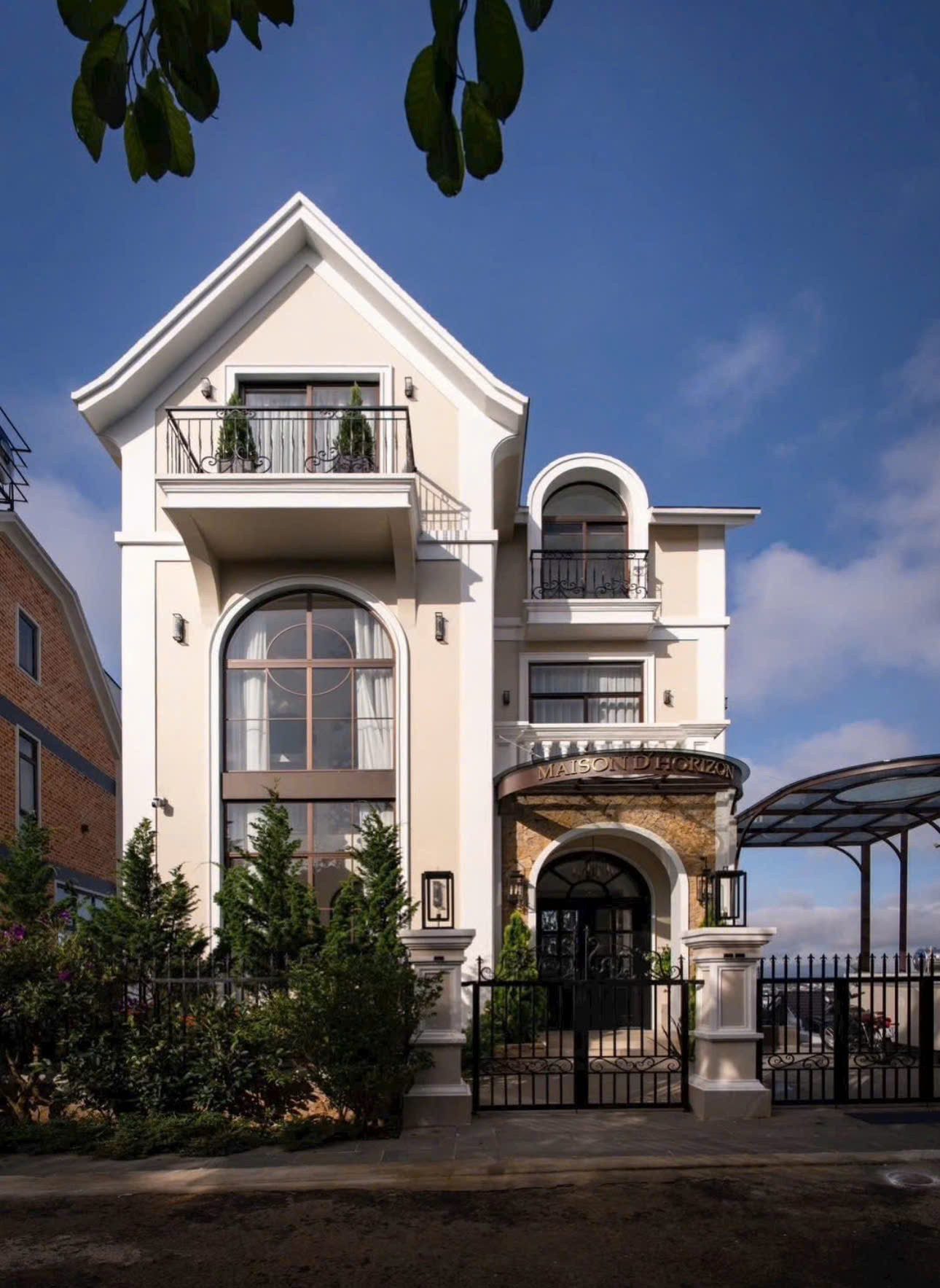 BÁN VILLA CHÂU ÂU VIEW RỪNG THÔNG ĐẸP- ĐÀ LẠT
