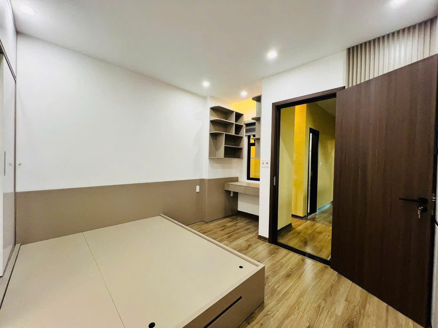 Bán nhà mới 3 tầng ngay gần Sở Dầu, Hồng Bàng, 49.8m2 full nội thất, chỉ 3.45 tỷ