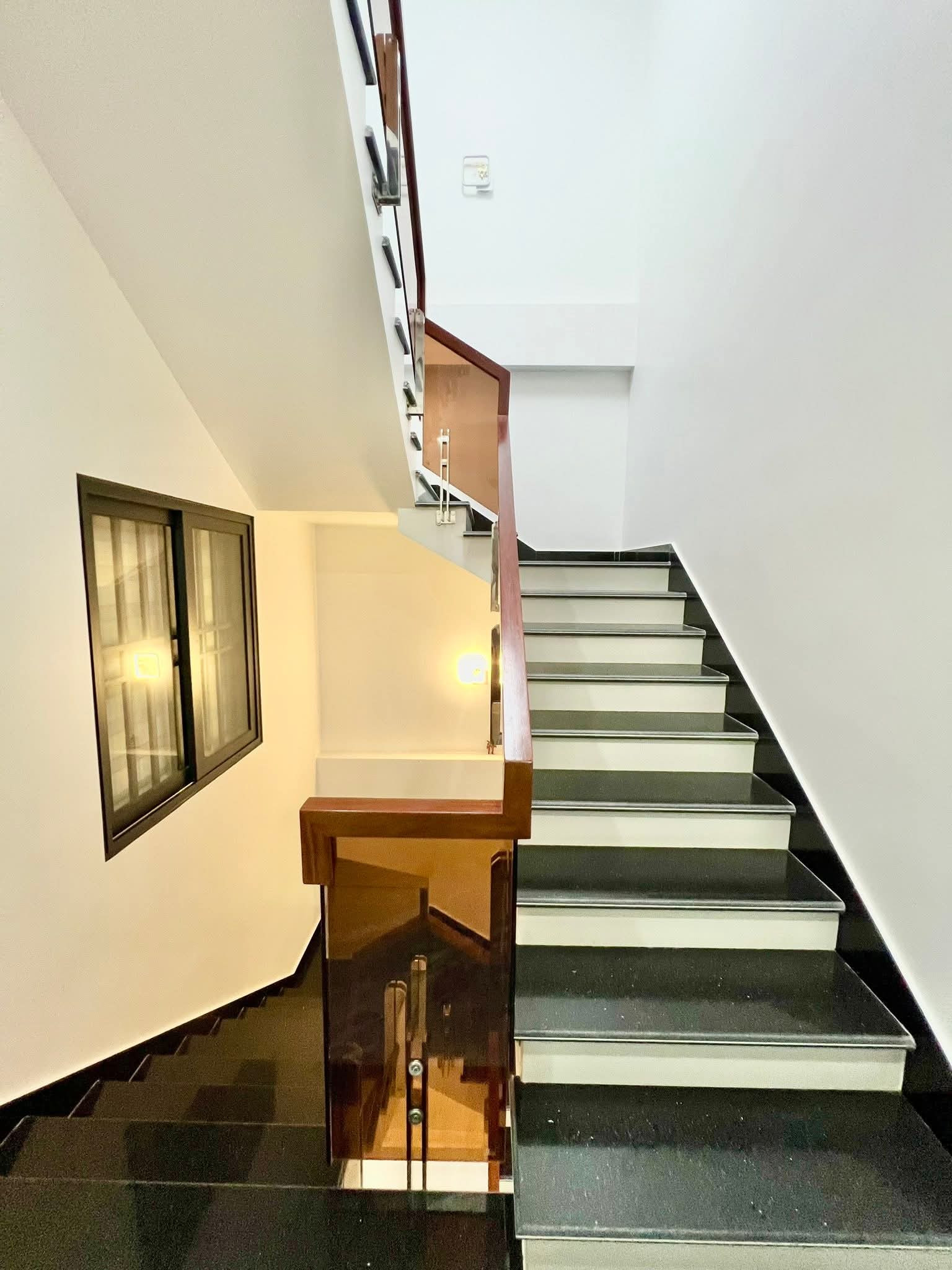 🏠🏠🏠Chào bán nhà 4 tầng dân xây khu TĐC Hồ Đá, Sở Dầu - 60m- giá 6,4 tỷ