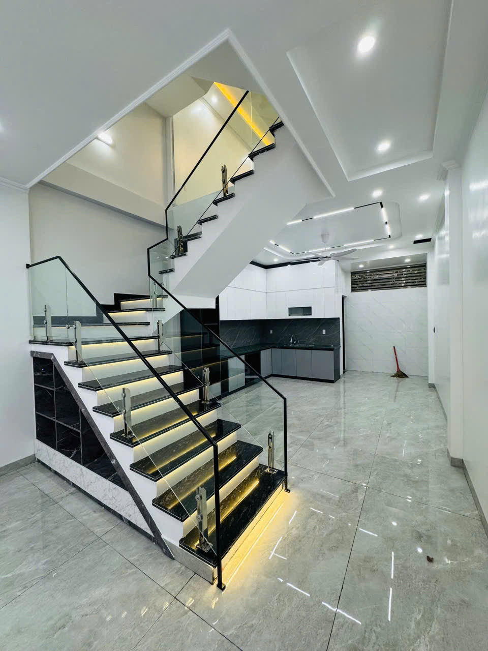 🏠🏠🏠Bán nhà 4,5 tầng tuyến 2 đường Hùng Vương, chân cầu Quay, ôtô đỗ cửa- giá 6,3 tỷ
