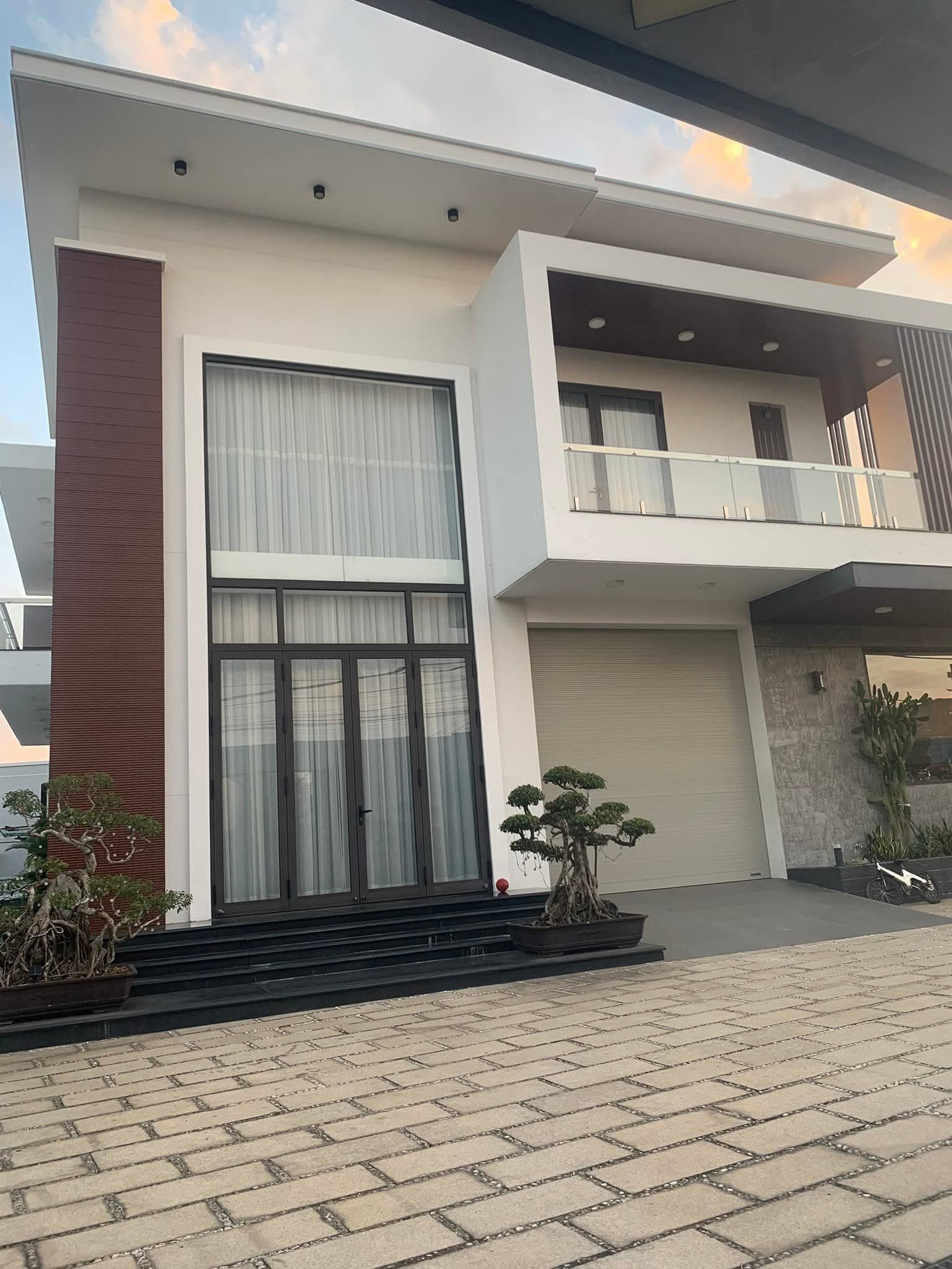 Biệt thự vườn, full nội thất, đất chính chủ có 300m2 thổ cư, khu dân cư đông đúcgiao thông thuận tiện đi sân bay Long Thành