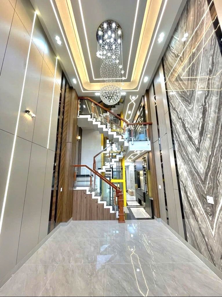 BÁN NHÀ ĐẸP SÁT HUƠ.G LỘ 2 - COOP MAR.T - 6PN - ÔTÔ VÀO NGỦ - THANG MÁ.Y - ( 4X19M )