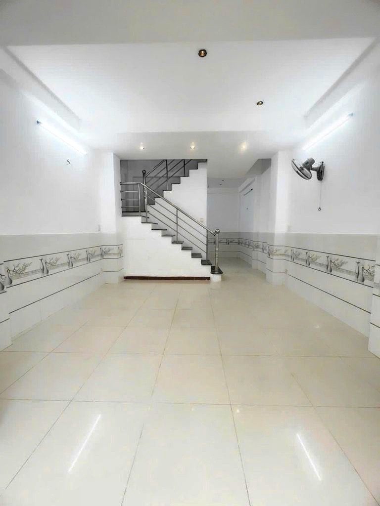 BÁN NHÀ ĐẸP CẠNH HƯƠN.G LỘ 2 - NGÃ TƯ 4 XÃ - HẺM XE HƠI - NGANG KHỦNG 4.5M