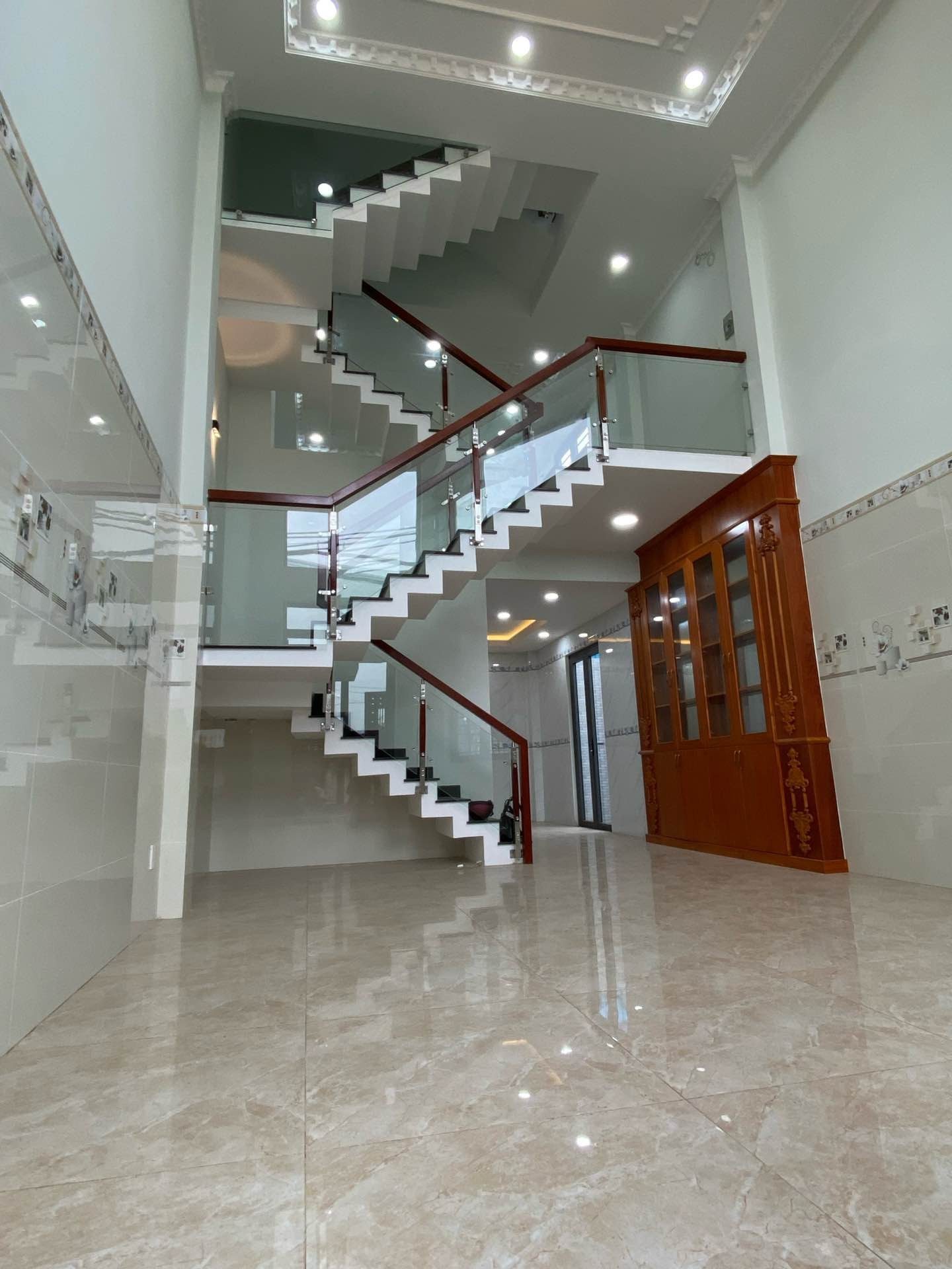 SIÊU PHẨM BÌNH TÂN - NHÀ ĐẸP Ở NGAY - HẺM XE TẢI THÔNG TỨ PHÍA