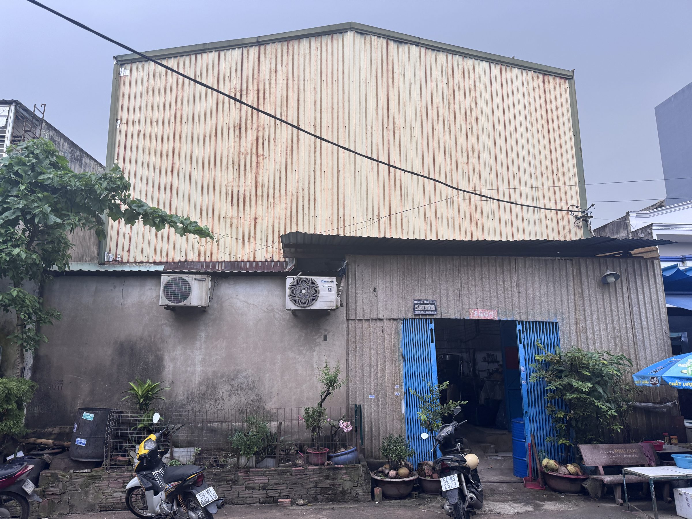 Nhà Xưởng Hương Lộ 2 bình tân, 10.5x21m công nhận đủ , hẽm 10m xe tải