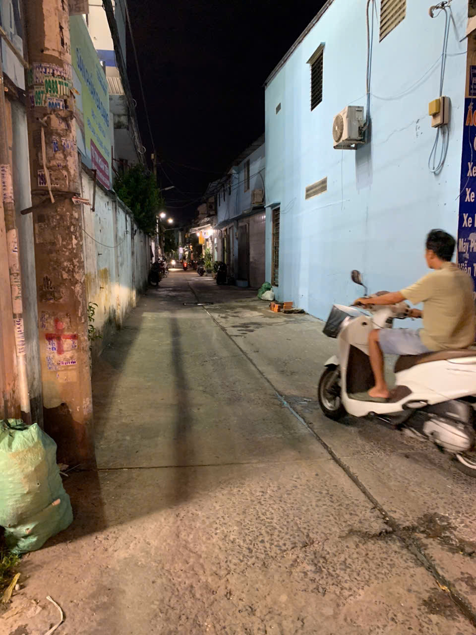 Nhà phố Hương Lộ 2, Bình Tân, hẻm 6m xe hơi, 
Sổ hồng riêng, hẻm 6m — xe hơi vào tận nhà, pháp lý sạch.