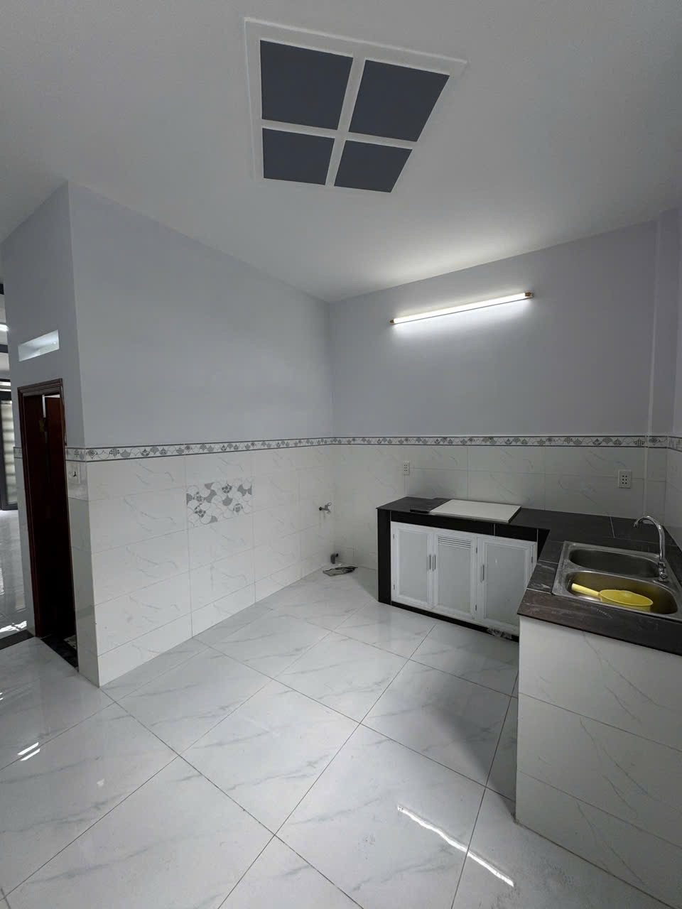 Lô góc 3 mặt thoáng - 2 tầng xây kiên cố - sổ đẹp vuông vức - xem là mê