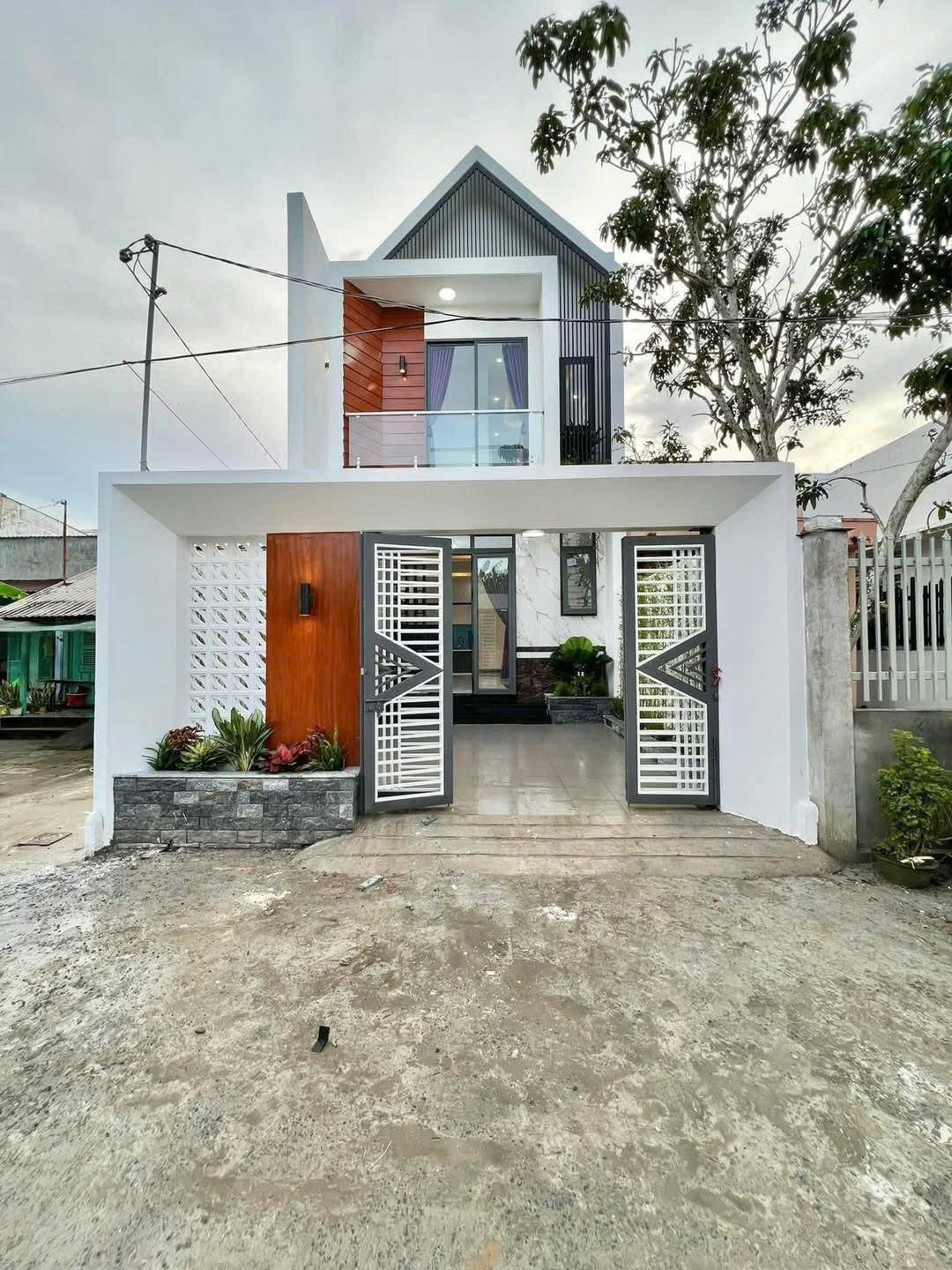 CHỦ NỢ NGÂN HÀNG CẦN BÁN GẤP NHÀ LẦU NGAY TRUNG TÂM PHƯỜNG TÂN TRIỀU