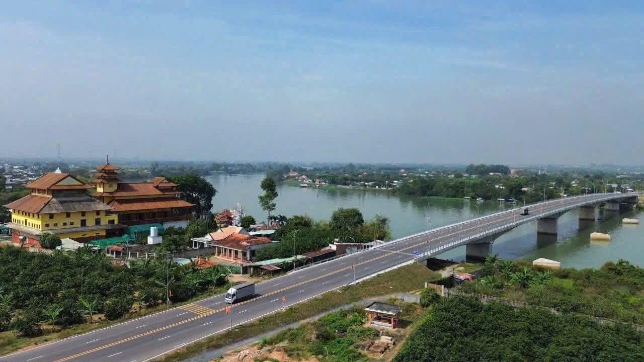 ĐẤT MẶT TIỀN VEN SÔNG GIÁ F0 chưa qa đầu tư vừa mới bung diện tích vị trí đẹp cực thích hợp để đầu tư - xây ở