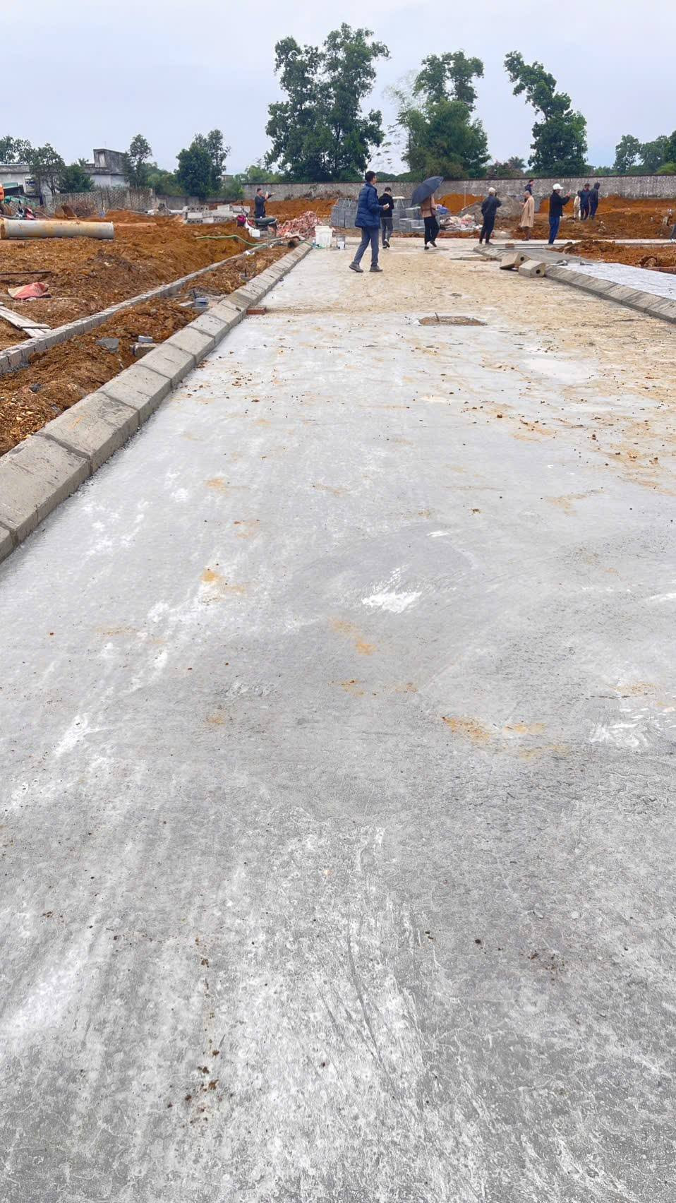ĐẤT CỔ ĐÔNG, HÒA LẠC- Nếu anh/chị đang tìm một lô đất vừa ở – vừa đầu tư – vừa đón sóng hạ tầng, thì nên đầu tư đất cổ đông tại Đồng Trạng – Đoài Phương chính là lựa chọn không nên bỏ lỡ ở thời điểm này.
📍 VỊ TRÍ VÀNG – HIẾM CÓ KHÓ TÌM
• Khu đất nằm trọ