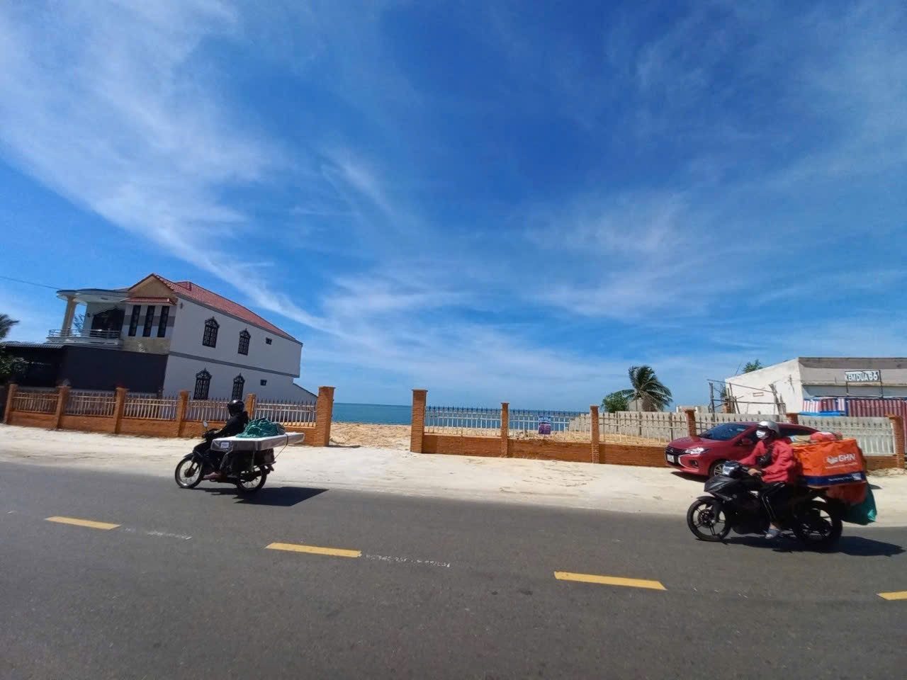 Bán 1347m2 có 776m2 tmdv giáp biển Mũi Né giá tốt Lh 0982482666