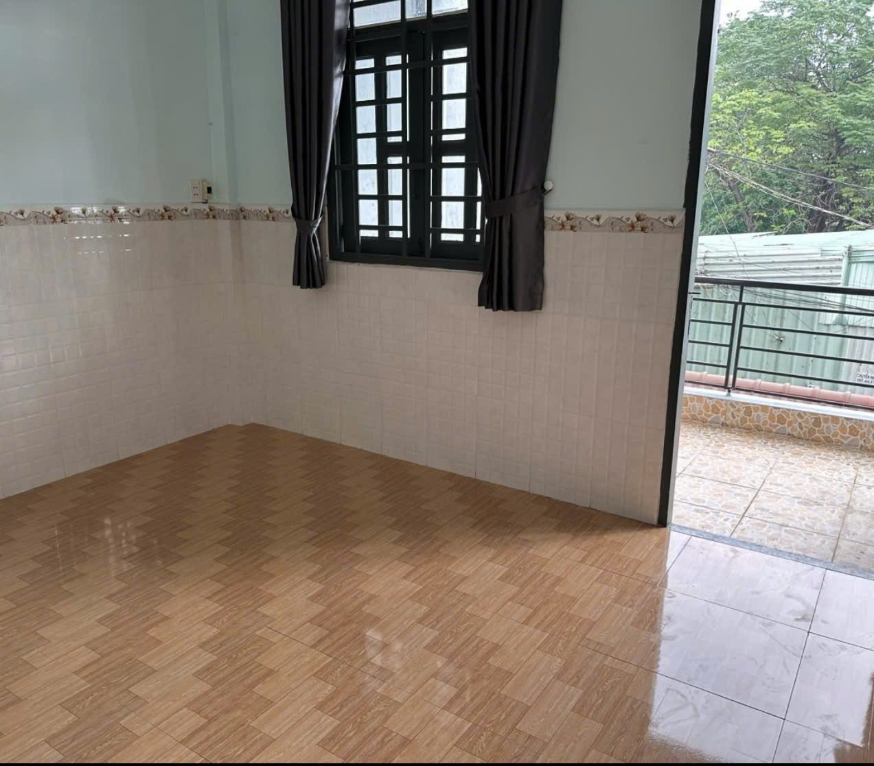 Bán gấp nhà Tân Phú, kênh 19/5, HXH rộng, SHR, giá bất ngờ 6,2 tỷ