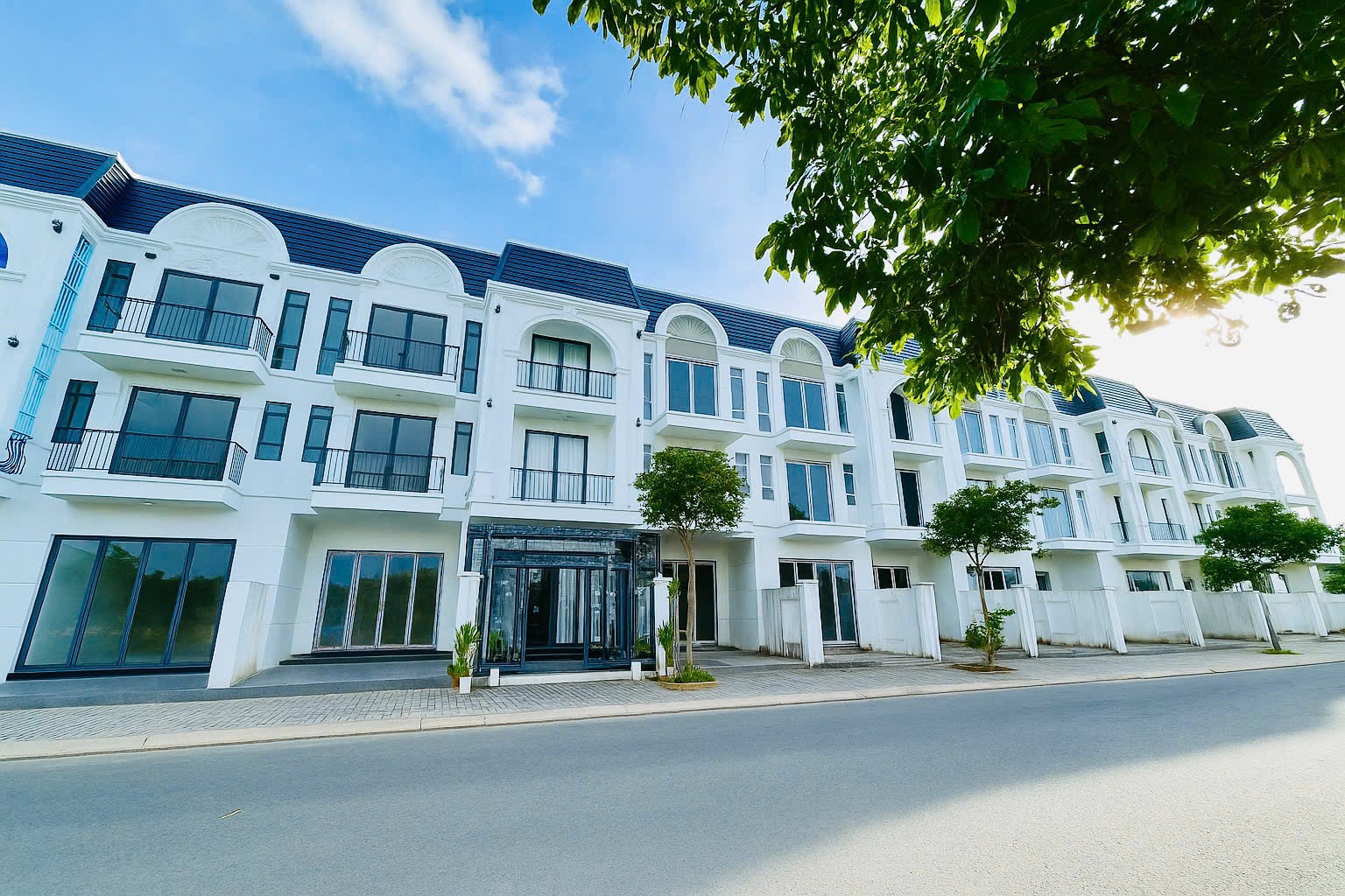BÁN DÃY NHÀ PHỐ KDC MINH THẮNG, 1 TRỆT 2 LẦU, SỔ HỒNG RIÊNG, TRUNG TÂM TP CÀ MAU