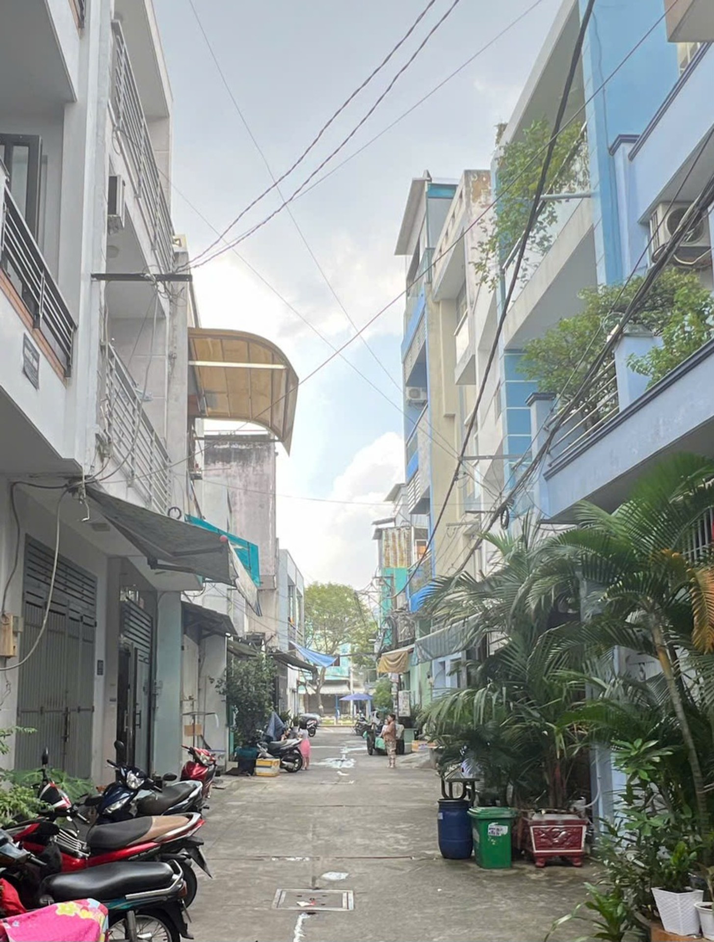 NHÀ KÊNH NƯỚC ĐEN GIÁP LÊ THÚC HOẠCH GẦN MẶT TIỀN ĐƯỜNG HẺM XE TẢI