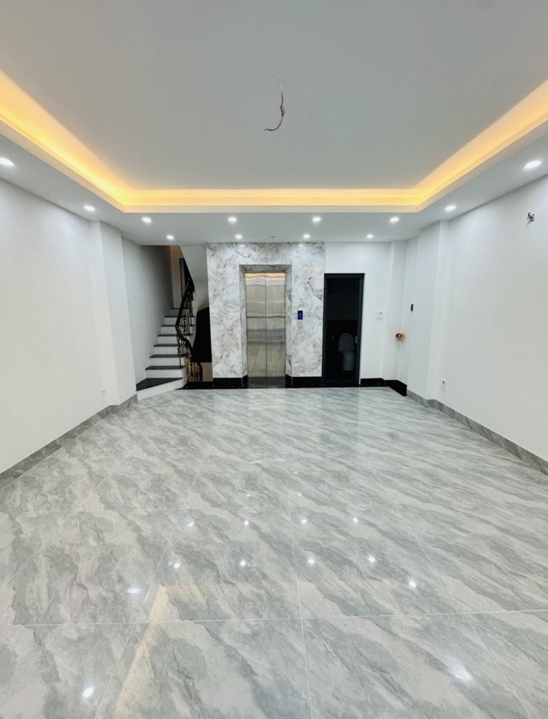 PHỐ KHÂM THIÊN- GARA OTO - THANG MÁY - KINH DOANH ĐỈNH - TRUNG TÂM ĐỐNG ĐA - 2 THOÁNG - CÓ ỐNG NƯỚC ĐẦU VÒI PCCC - 50M2-7,5T- MT5M