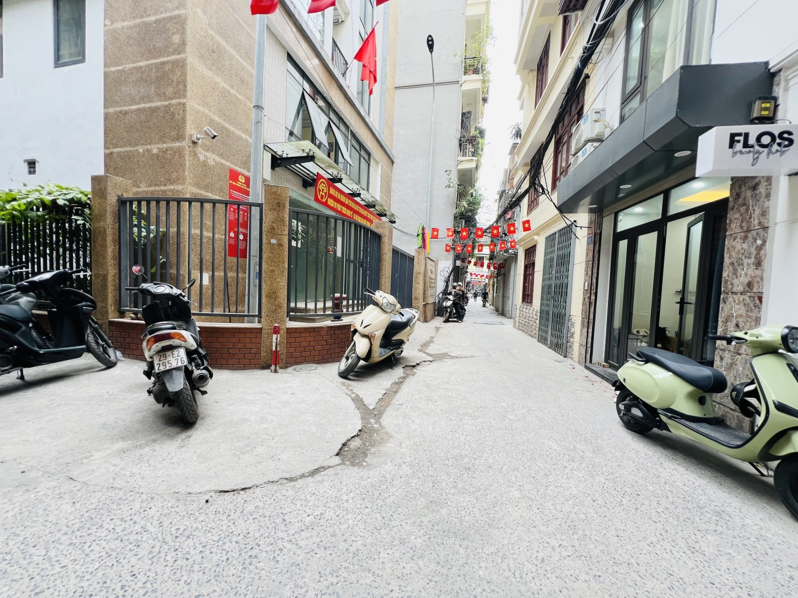 Bán nhà ngõ Sân Quần (Khâm Thiên) 51m² ngang 6.5m giá 17.5 tỷ Phường Văn Miếu - Quốc Tử Giám (MUA/BÁN BĐS nhắn tin Zalo 0862299066)