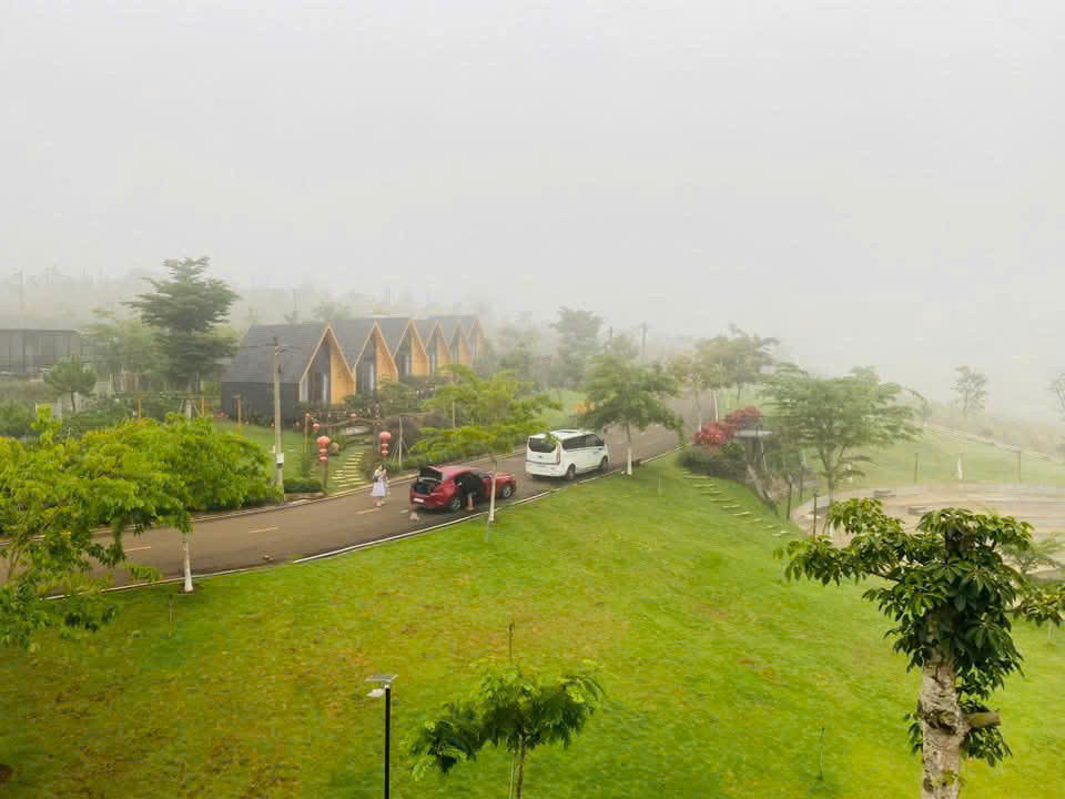 chủ đi nươc ngoài cần bán lại lô đất nghỉ dưỡng view hồ sổ sẵn