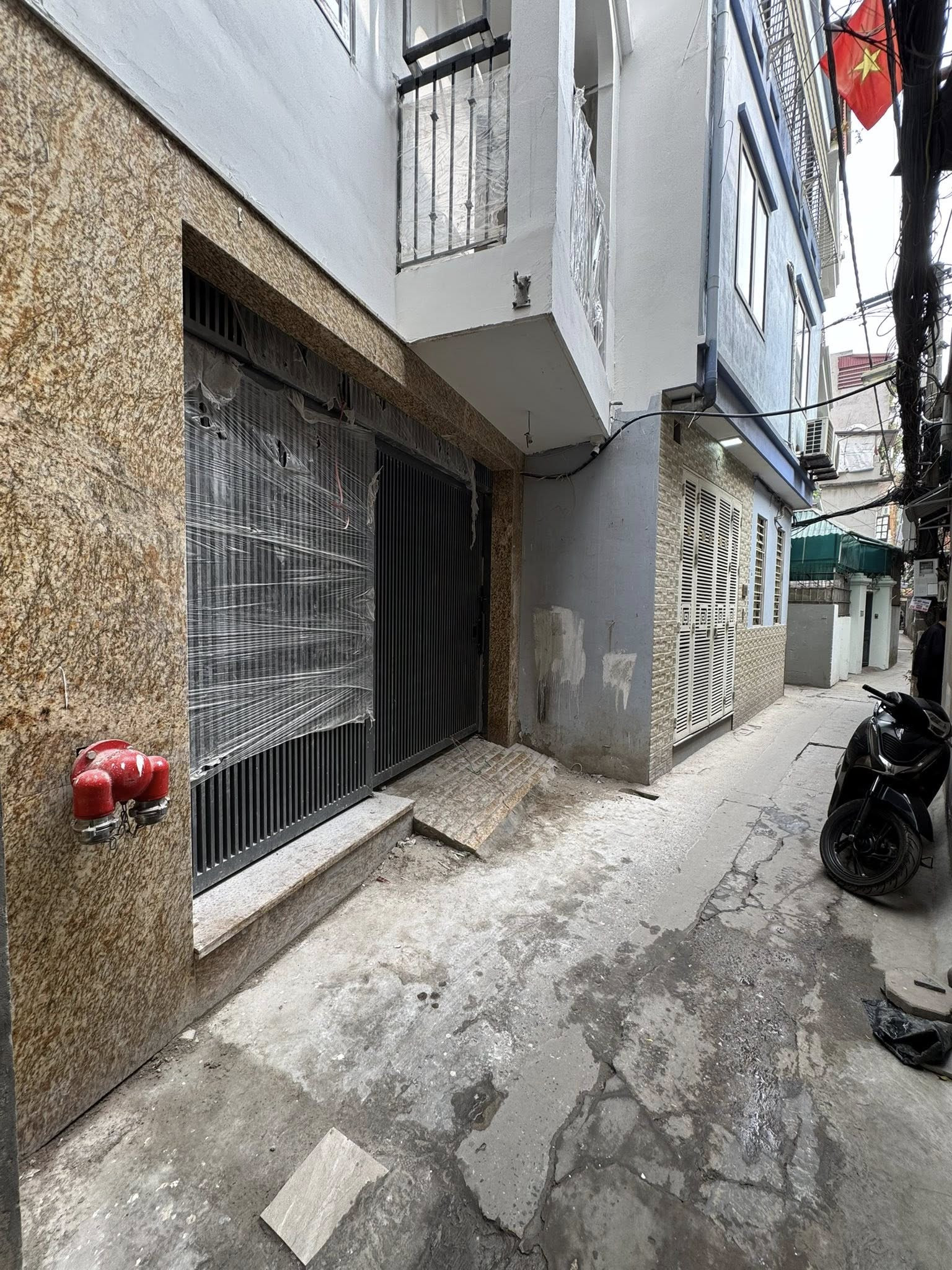 BÁN TÒA NHÀ CCMN ĐƯỜNG KHƯƠNG ĐÌNH. 95M2 - 8 TẦNG. THANG MÁY. 14 PHÒNG KHÉP KÍN.