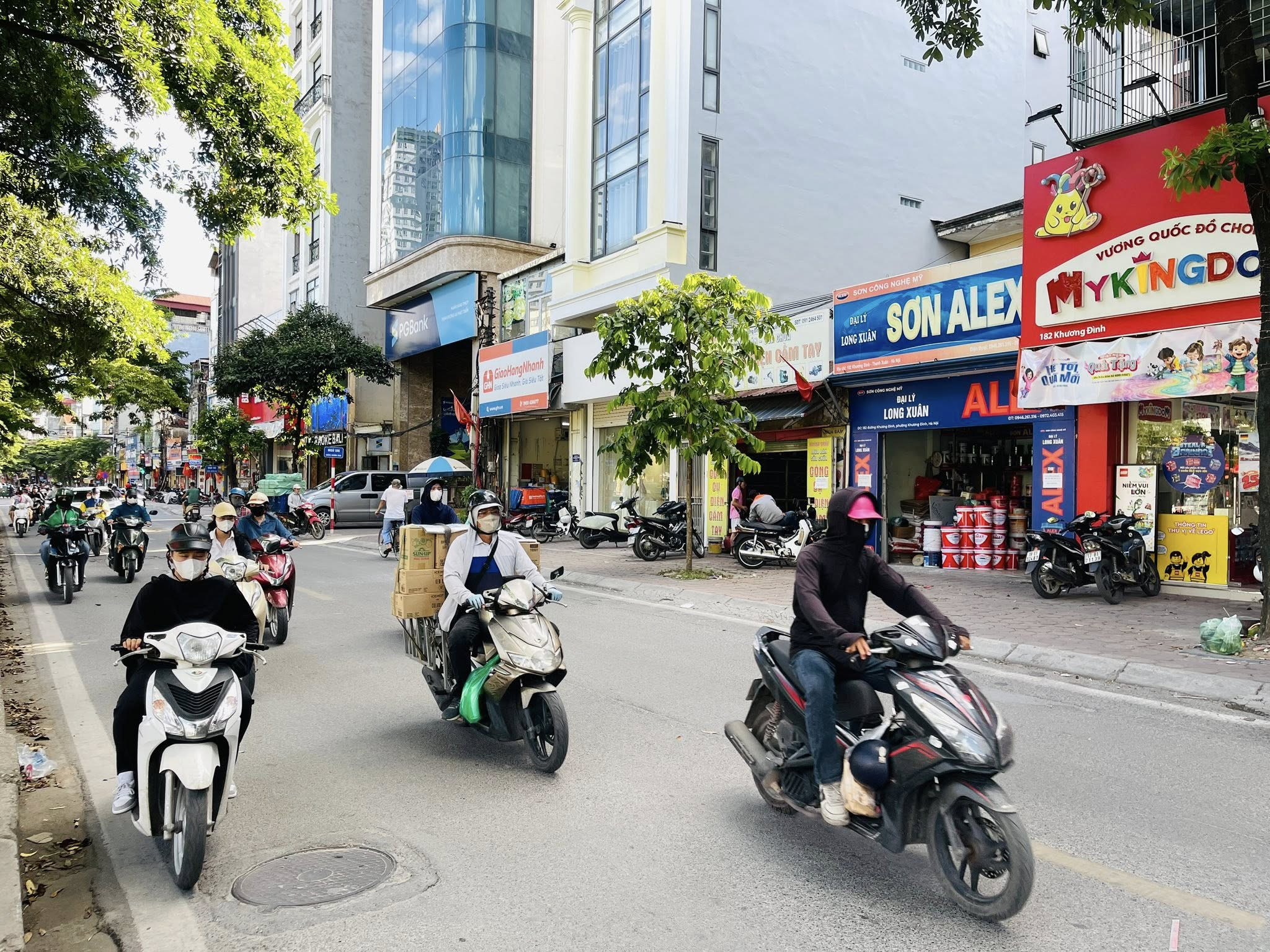 BÁN NHÀ MẶT ĐƯỜNG KHƯƠNG ĐÌNH. 242M2 - 3 TẦNG. MT 9,5M