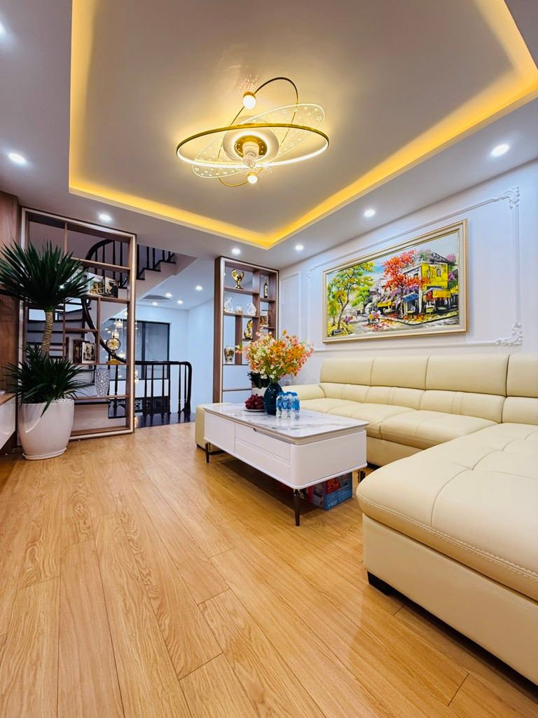 Bán nhà đẹp Khương Hạ! Ô tô đỗ cổng, dân xây, nội thất long lanh – 35/38m2 x 5 tầng – Chỉ 9.85 tỷ