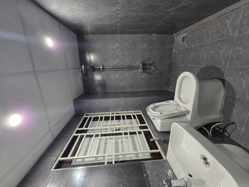 40m2 sổ đỏ nhà 5 tầng, nội thất ở ngay, bán kính 100m là đỗ oto, trường học, chợ. khu vực ổn định không quy hoạch, gần vành đai 2.5, chỉ 7.8 tỷ