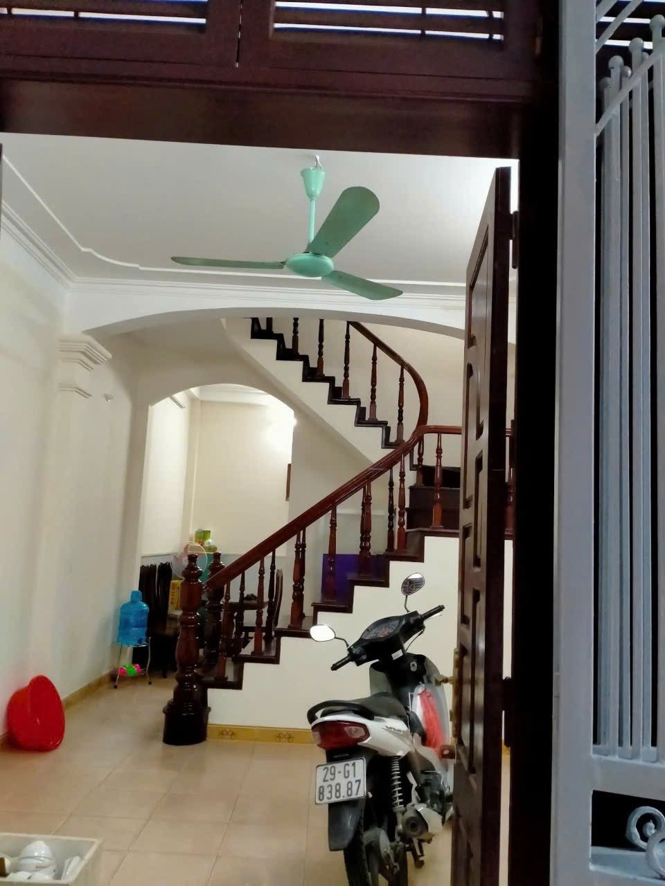 Cho Thuê Nhà Khương Trung - Thanh Xuân 42M² 4 Tầng 4 Ngủ - Nội Thất CB - Giá Thuê 11tr