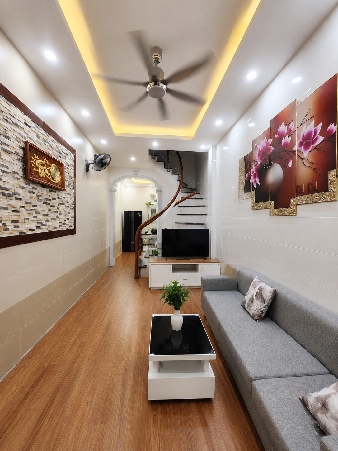 Ace muốn tìm nhà tt Thanh Xuân thì căn nhà này ghim lại ạ 
Nhà 4t, 4pn giá chỉ hơn 7 tỷ xíu 
Nhà dân xây chắc chắn gần như mới
Tiện ích xung quanh không thiéu gì 
Sổ đỏ vuông ,đẹp không lỗi lầm
Ace có nhu cầu lh; 0377224604 để xem nhà và biết thêm nh