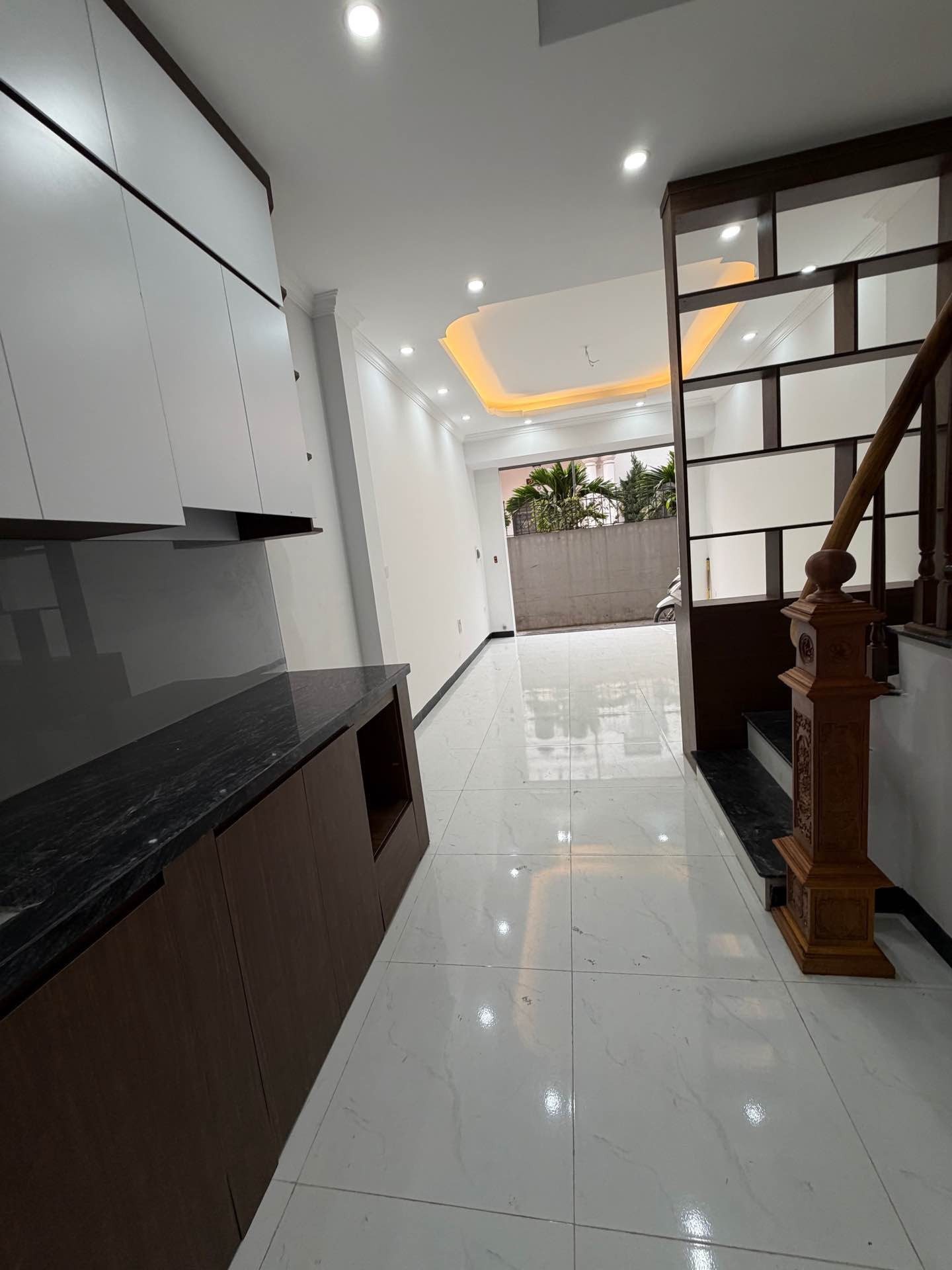 BÁN NHÀ YÊN VĨNH - SÁT CẠNH HINODE ROYAL PARK - 31M2 - Ô TÔ ĐỖ GẦN - GIÁ 5.65 T