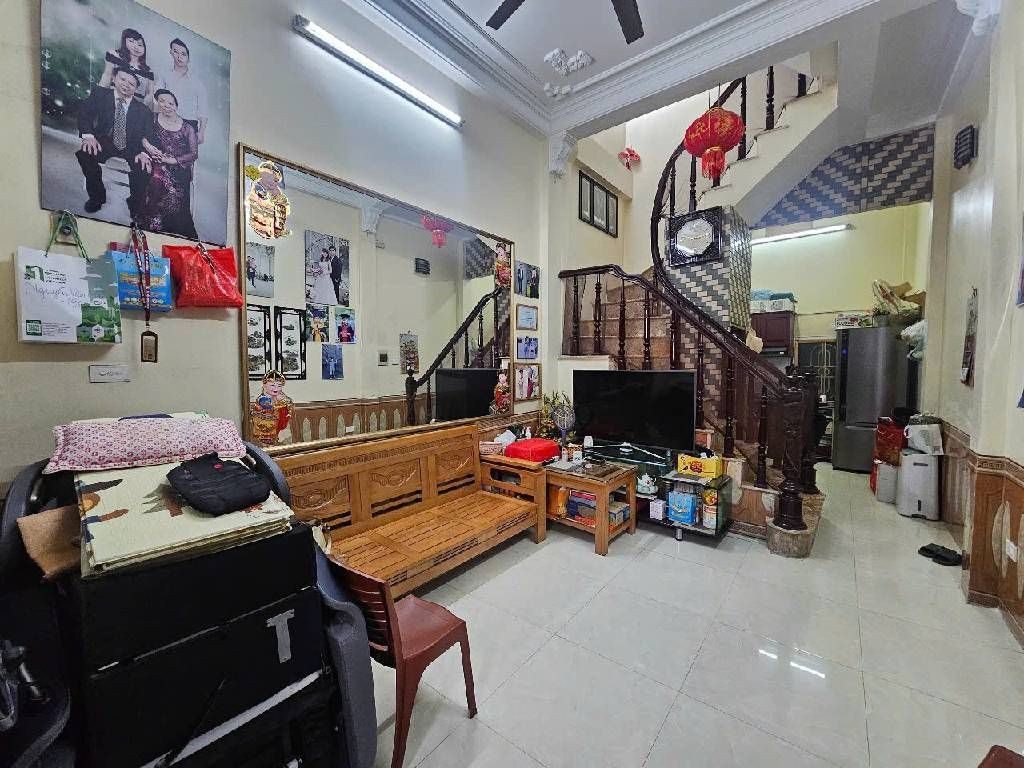 BÁN NHÀ KIM GIANG - DT 34m² - MT 3.5m - Giá 11.5 Tỷ. PHÂN LÔ Ô TÔ TRÁNH, QUAY ĐẦU