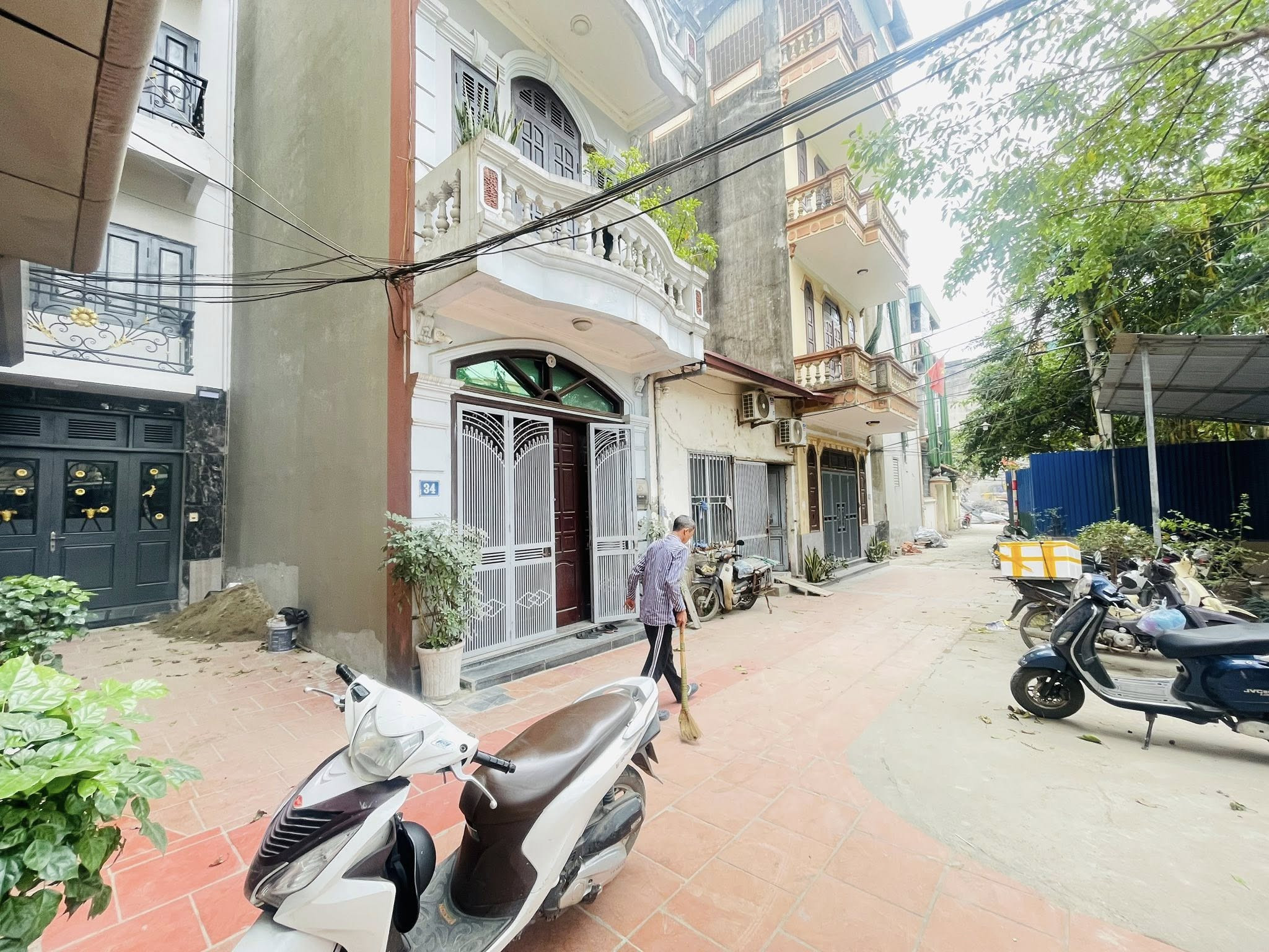 BÁN NHÀ ĐƯỜNG KIM GIANG. 60M2 XÂY 6 TẦNG. THANG MÁY. GARA Ô TÔ.
