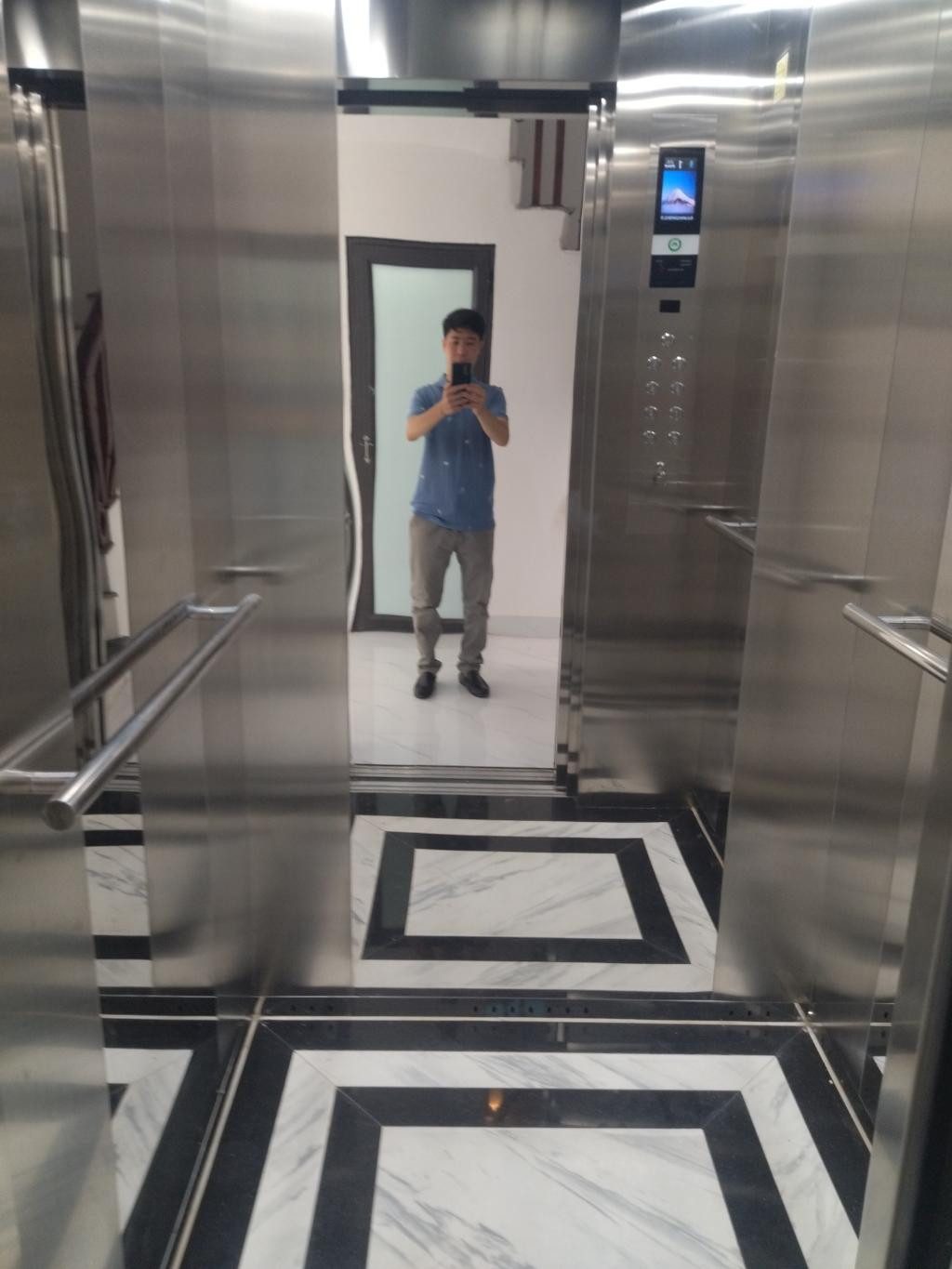 BÁN NHÀ MẶC PHỐ MỚI XÂY PULL NỘI THẤT.
NHÀ ,40m2× 6 TẦN × 4,5m2 MẶC TIỀN.