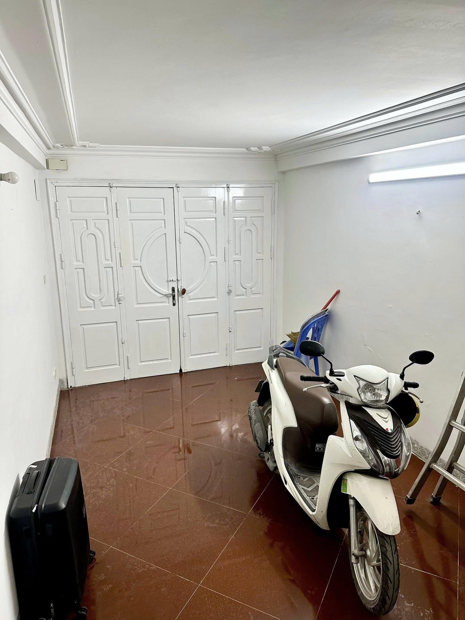 Cho Thuê Nhà Kim Mã - Ba Đình 25M² 5 Tầng 3 Ngủ - Nội Thất CB - Giá Thuê 13tr