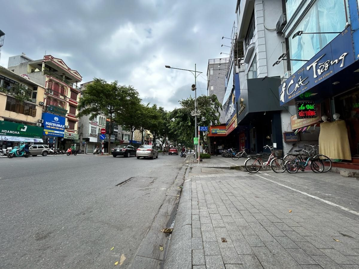 CHO THUÊ NHÀ MẶT PHỐ PHỐ KIM MÃ, BA ĐÌNH, NHÀ ĐẸP, VỈA HÈ RỘNG, Ở, KD, 8 TR