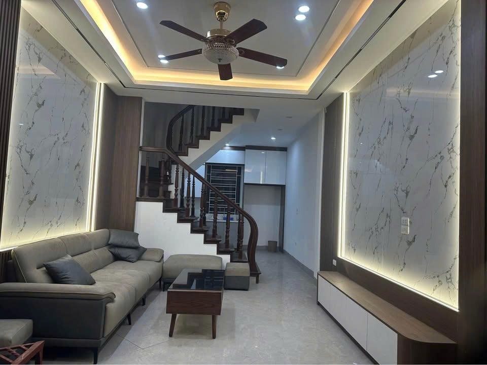 Cho Thuê Nhà Ngõ 559 Kim Ngưu - Hai Bà Trưng 40M² 4 Tầng 4 Ngủ - Nội Thất CB - Gần Ô Tô - Giá Thuê 15tr