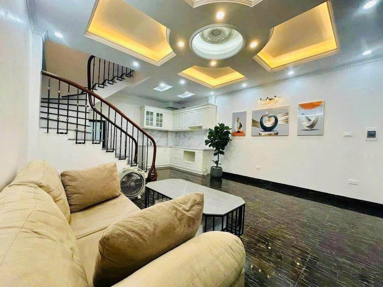 Cho thuê Nhà ngõ 558 Kim Ngưu, Hai Bà Trưng 35m*5 tầng giá 17 triệu NHÀ ĐẸP