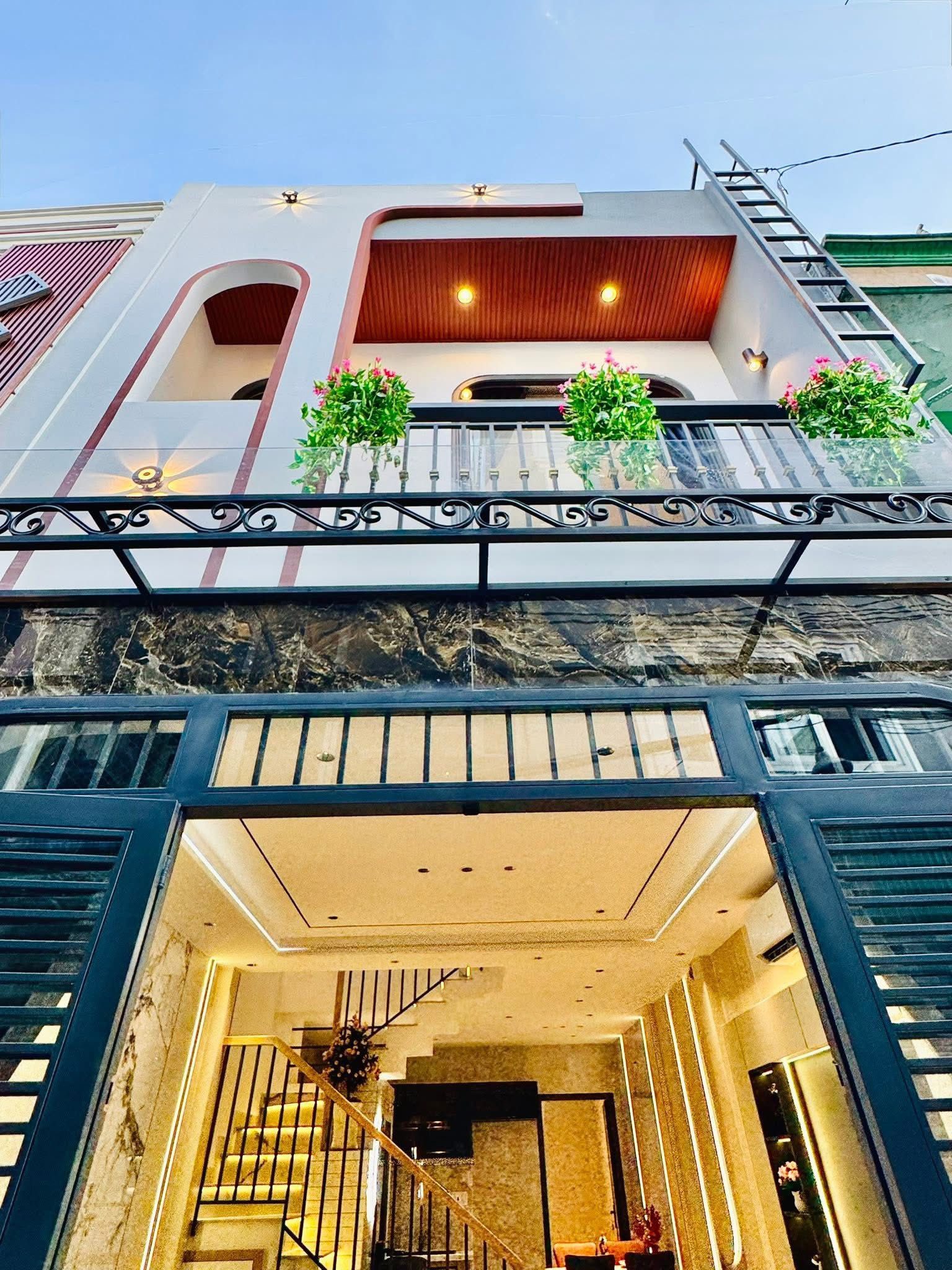 Căn nhà đang hot nhất lúc này.  Hẻm 1/ Kỳ Đồng, P7, Q3. Giá 2tỷ 560tr. DT 66m2 (4x16,5m). Sẵn hđ cho thuê 18tr/tháng. Sổ Hồng Riêng chính chủ.