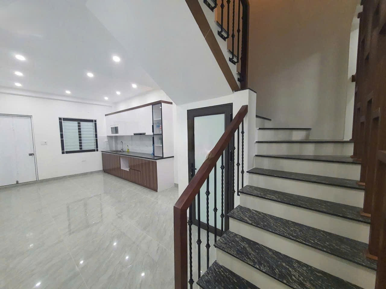 Cho thuê Nhà Ngõ 613 Đường La Thành 54M² 4 Tầng 4 Ngủ - Nội Thất CB - Vừa Ở, Vừa Kinh Doanh VP... Giá Thuê 23tr