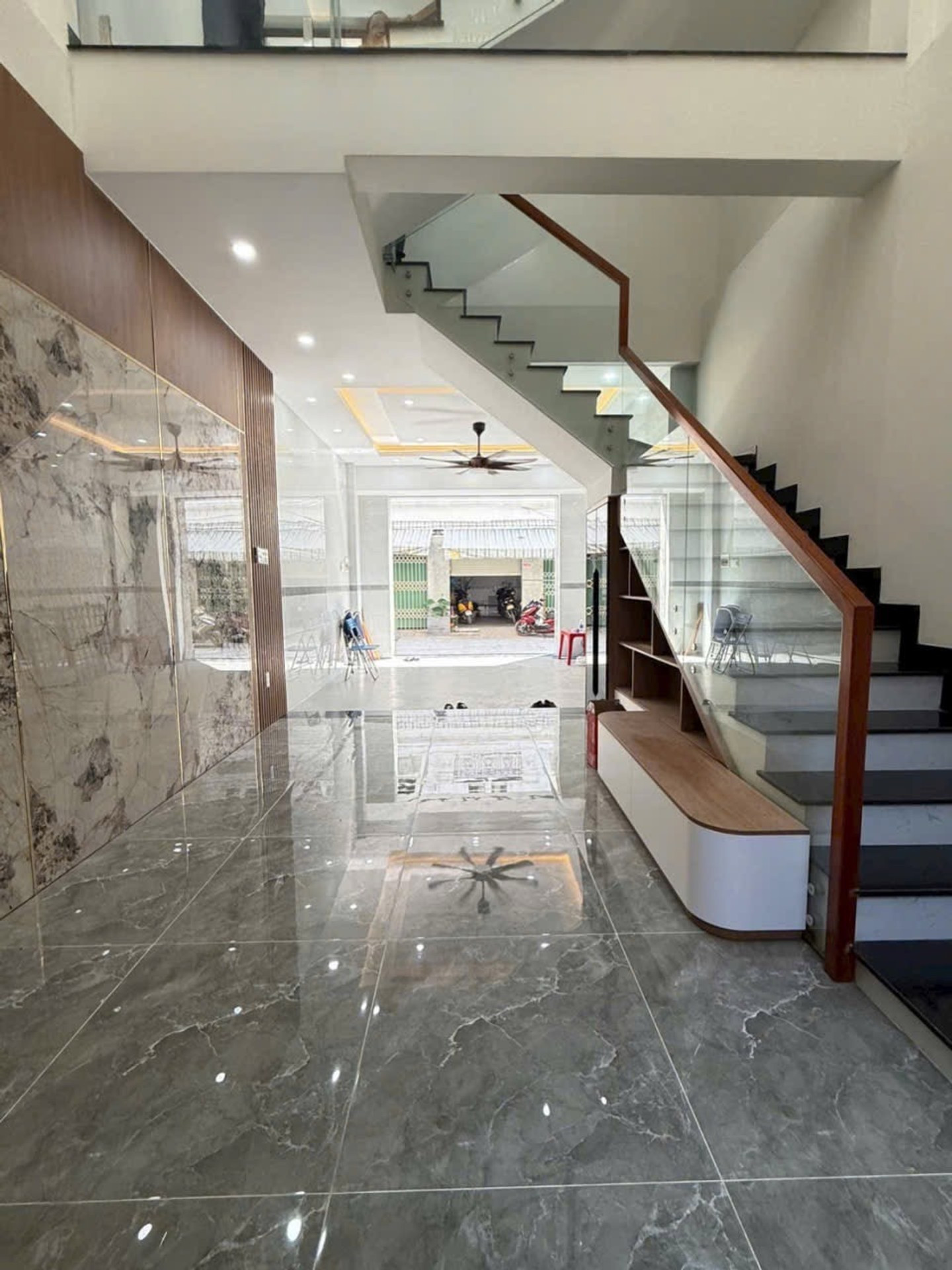🚨🏡NHÀ 5 TẦNG Ô TÔ NGỦ TRONG NHÀ CHỈ 6.X TỶ GẦN MT LÃ XUÂN OAI, LÒ LU, ĐH MARKESTING, ⏰