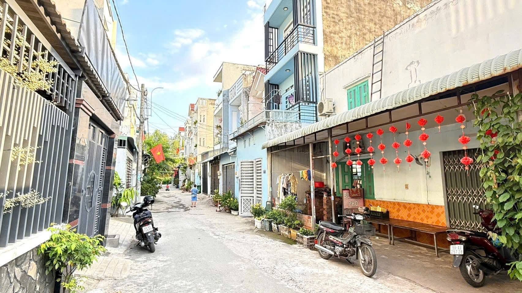 Bán Đất 100m² giá HƠN 3tỷ tại Đường Lã Xuân Oai - P.Tăng Nhơn Phú A, Quận 9 - TP. Hồ Chí Minh