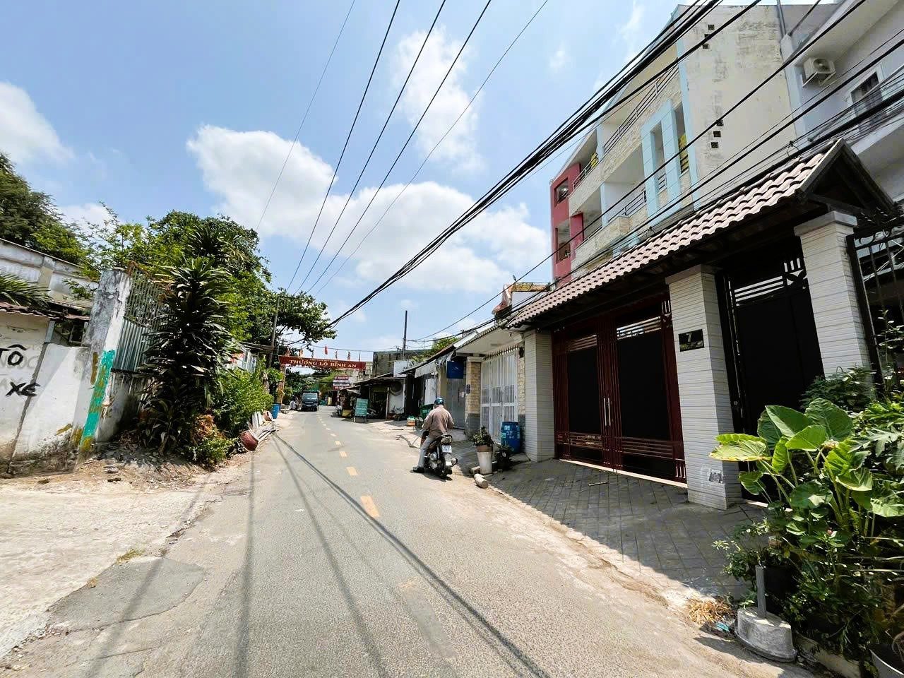 CỦA HIẾM BÁN GẤP, MẶT TIỀN KINH DOANH, 3 TẦNG, CẠNH TRƯỜNG HỌC, CHỈ 7.5 TỶ