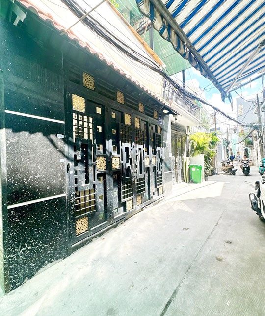 Nhà 3 tầng, HXH, Lạc Long Quân, Bảy Hiền, 4.8x18m, 92m2, hơn 10 tỷ TL