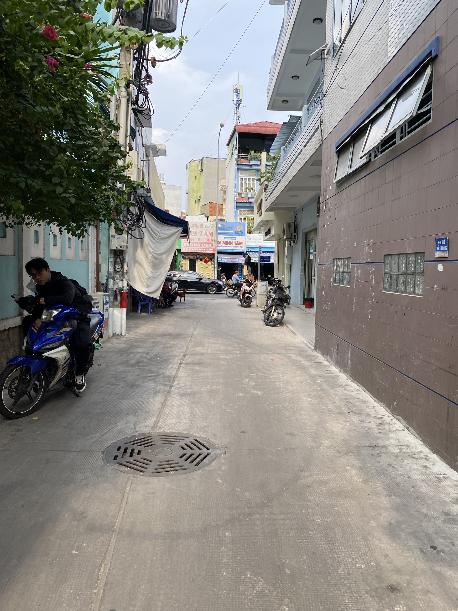 Giảm gần 1 tỷ – còn 8.2 tỷ 
Nhà đẹp ngay sau chợ vải Tân Bình, hẻm xe hơi thông