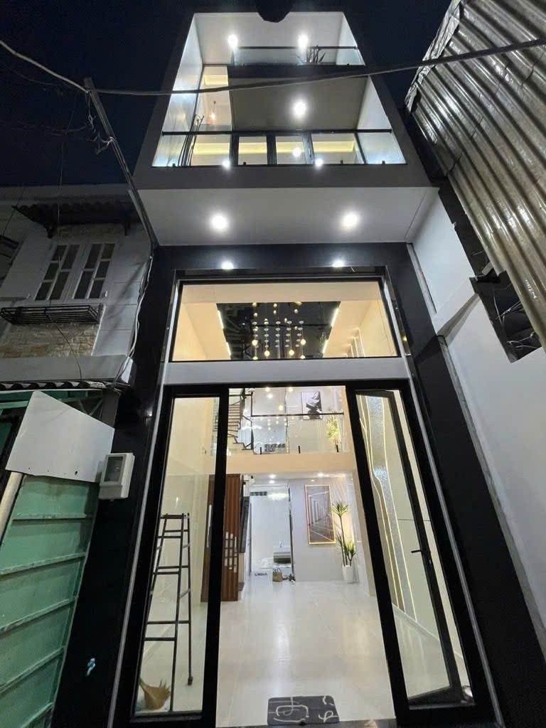 Bán nhà (4m x 12m x 5 tầng) giá 8.8 tỷ tại Đường Lạc Long Quân Phường Bình Thới