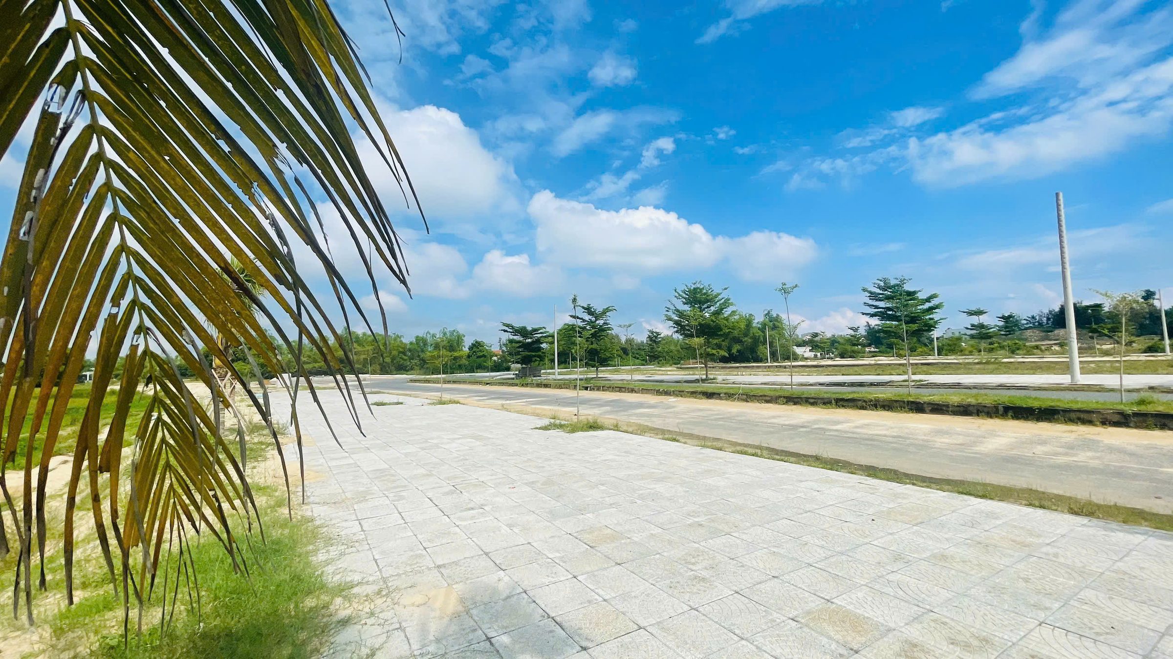 Sập Hầm lô sát sông Cổ Cò đối lưng blook Biệt Thự vieew sông KDC Thống Nhất Điên Dương