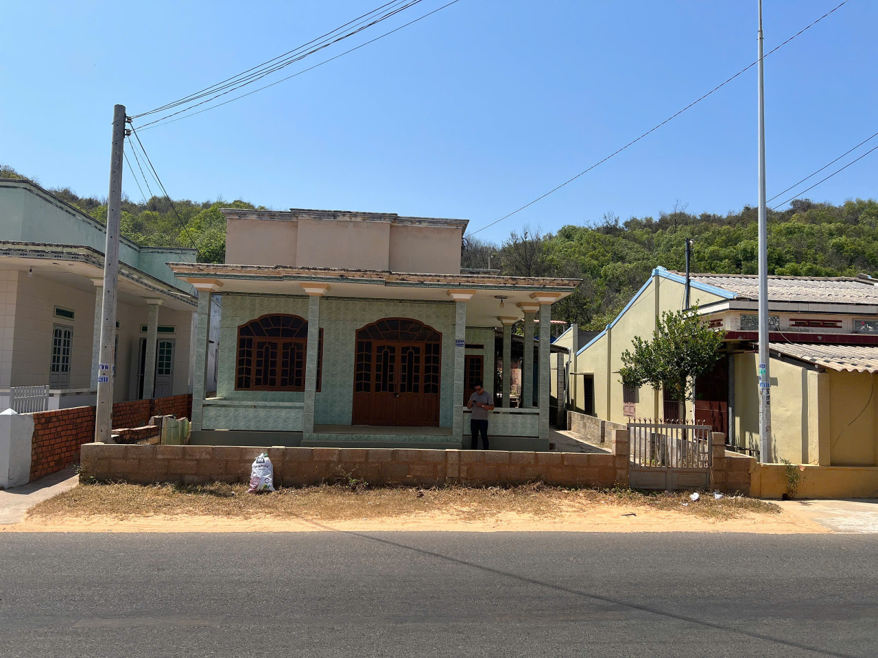 Bán nhà C4 view biển Tiến Thành, 657m2 có 300m2 thổ cư, giá tốt 9 tỷ. Lvcc 0982482666