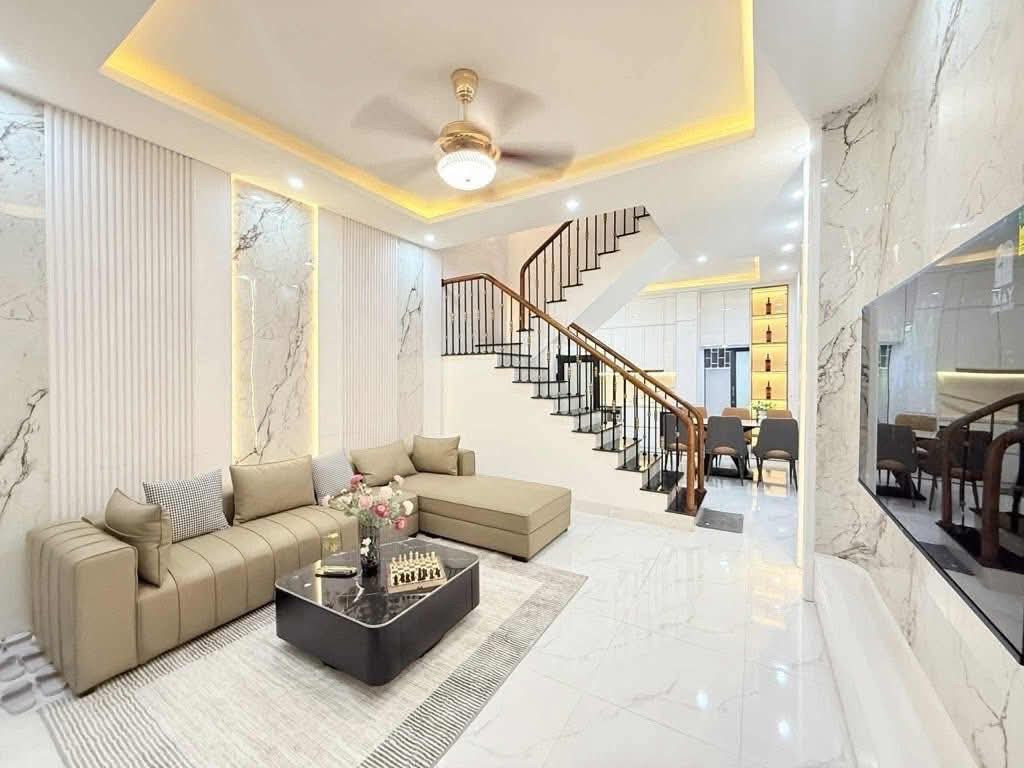 Nhà Đẹp Lạc Trung 40M/ 4 Ngủ Master/ Full Nội Thất/ Ô Tô Đỗ Cửa/ Gần Phố